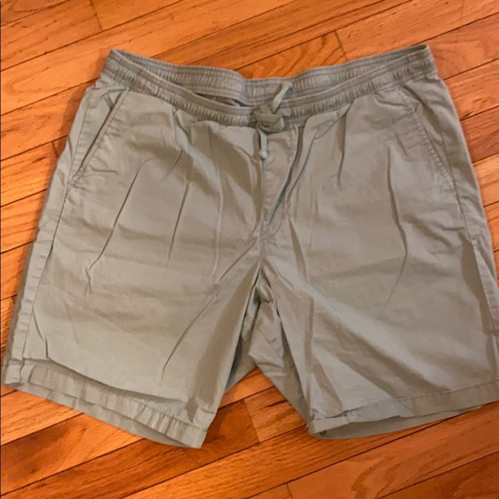 Men’s Gap drawstring shorts size: Large
